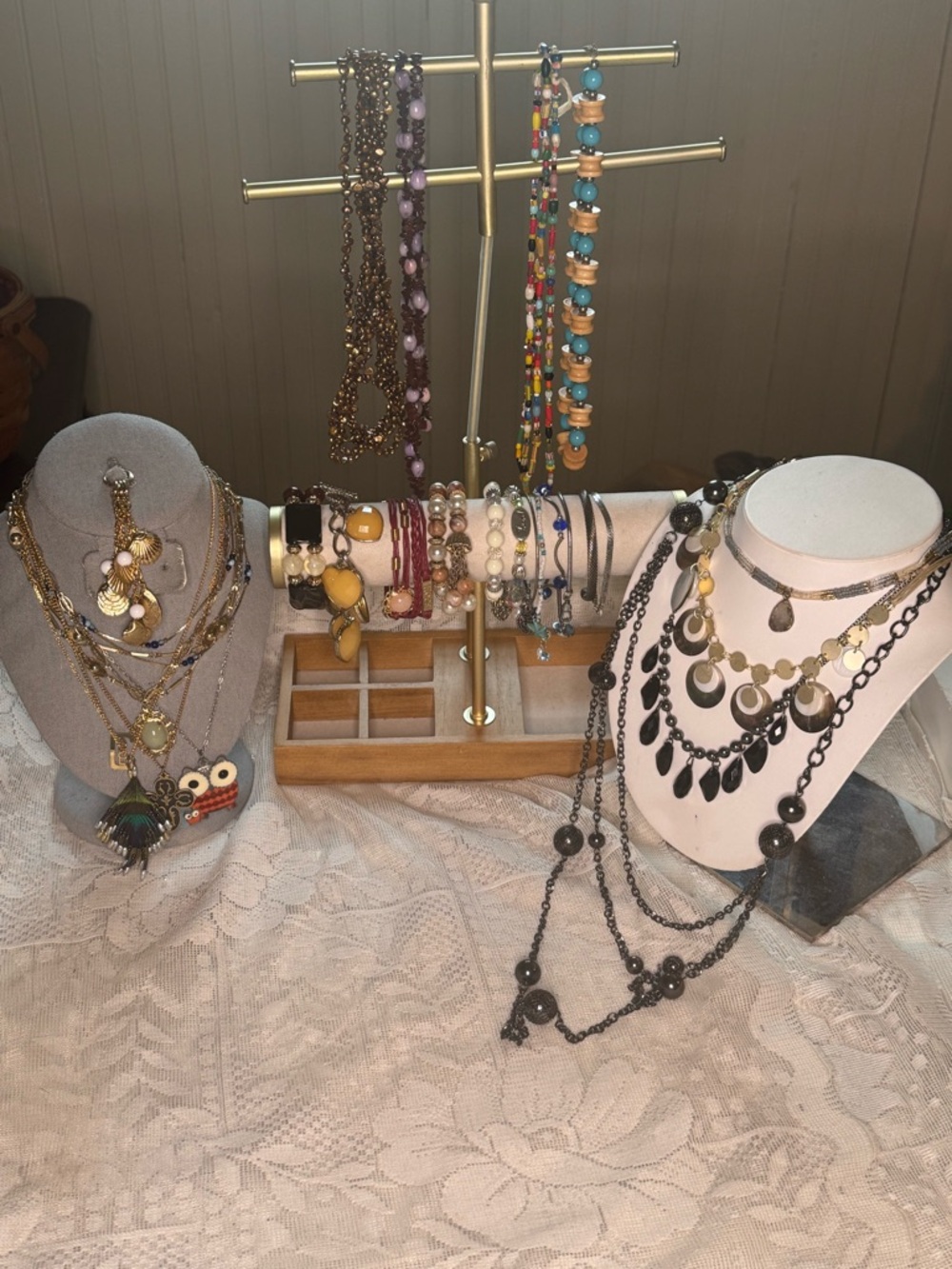 Jewelry lot necklace and bracelets 28 pieces vintage to modern